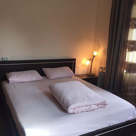 Almaty Backpackers Hostel Bagian luar foto