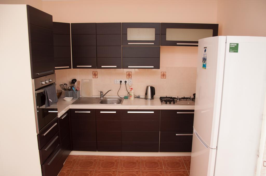 Almaty Backpackers Hostel Bagian luar foto
