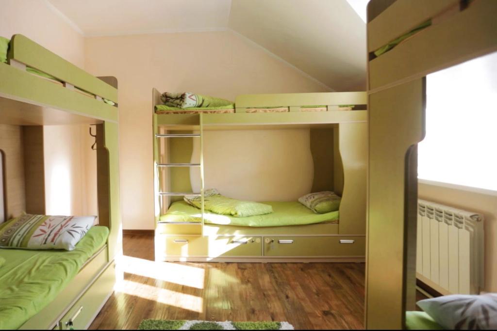 Almaty Backpackers Hostel Bagian luar foto