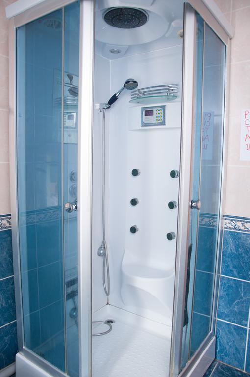 Almaty Backpackers Hostel Bagian luar foto