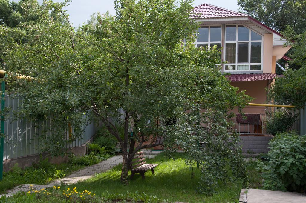 Almaty Backpackers Hostel Bagian luar foto