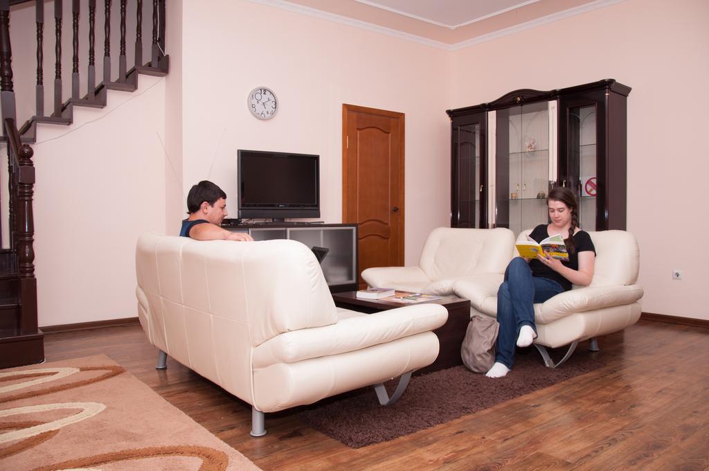 Almaty Backpackers Hostel Bagian luar foto
