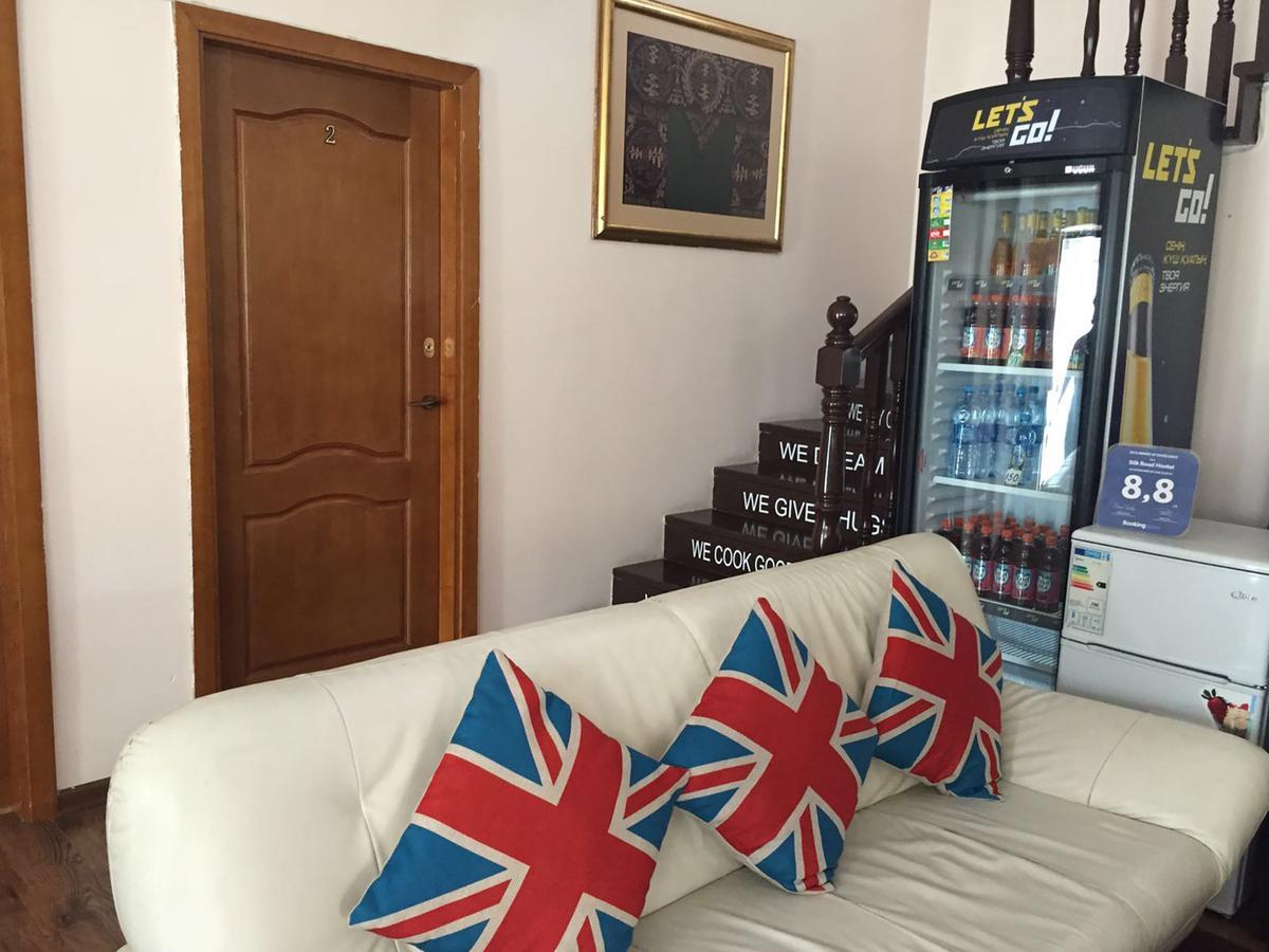 Almaty Backpackers Hostel Bagian luar foto