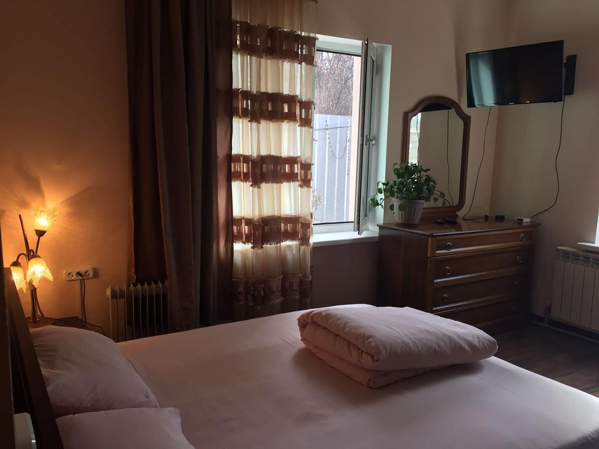 Almaty Backpackers Hostel Bagian luar foto