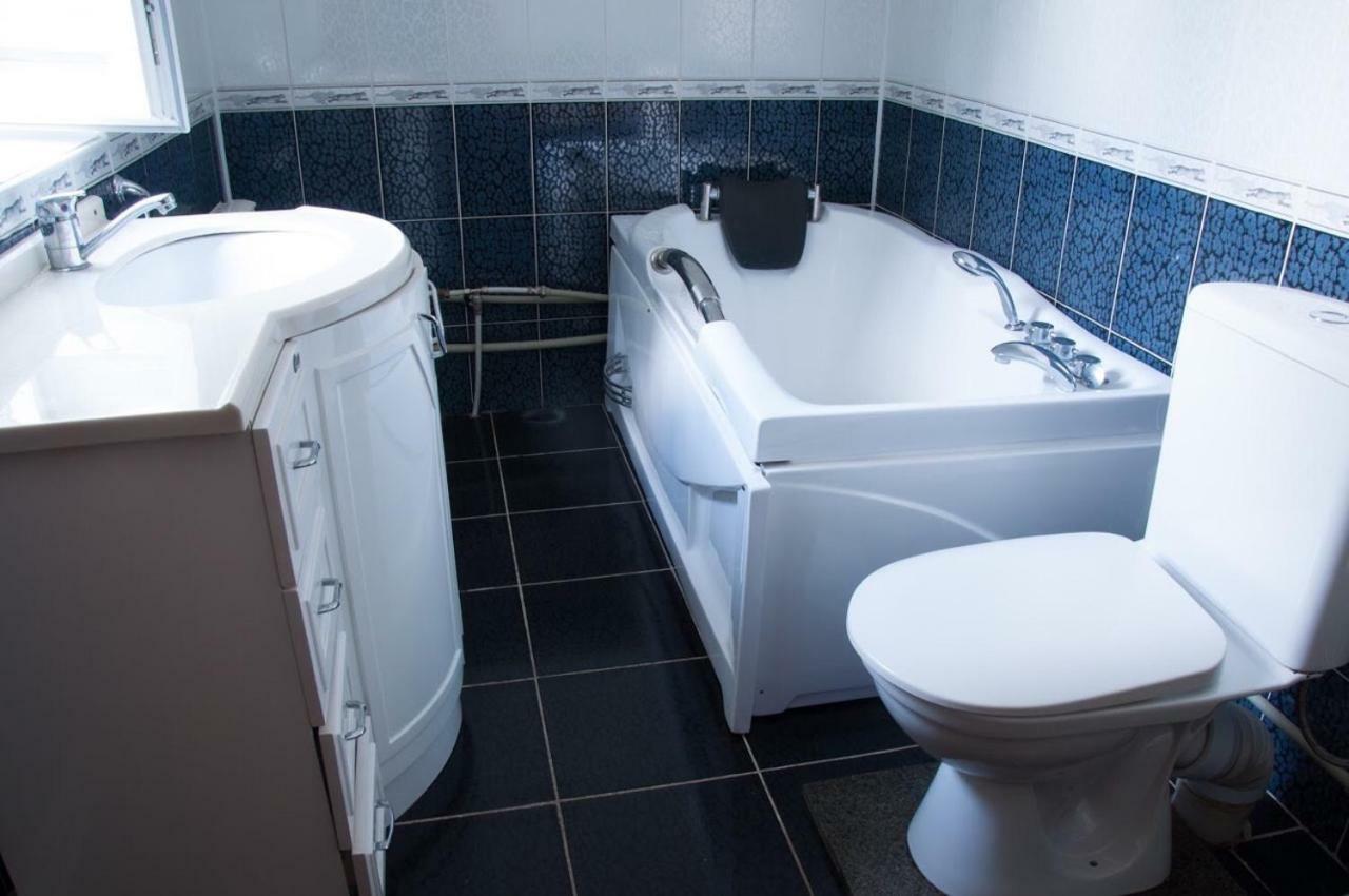 Almaty Backpackers Hostel Bagian luar foto